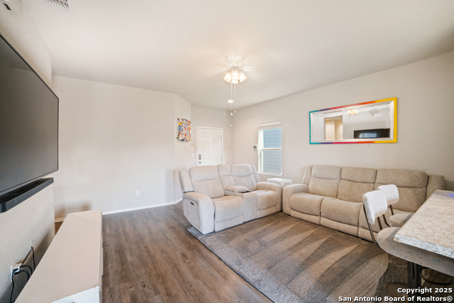 Listing photo id 4 for 10602 Welder Oak