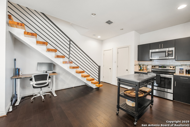 Image 15 of 31 For 704 Cherry N