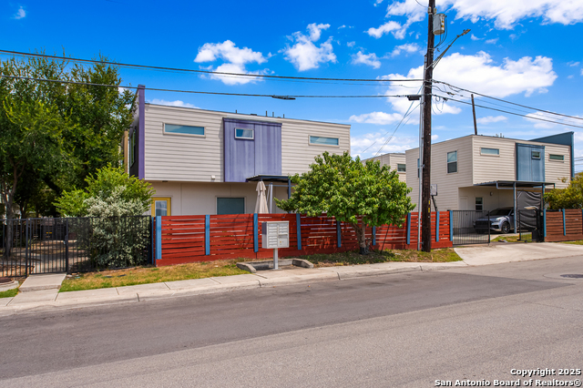 Image 2 of 31 For 704 Cherry N