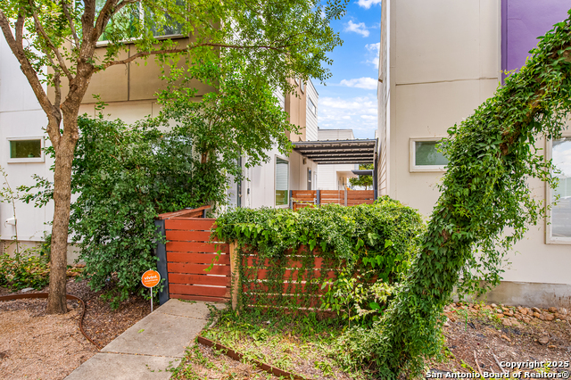 Image 3 of 31 For 704 Cherry N