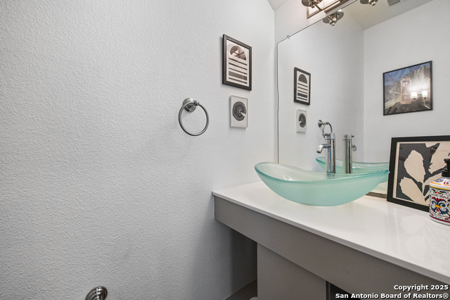 Image 8 of 31 For 704 Cherry N