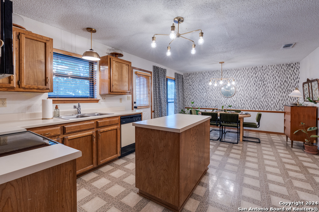 Image 7 of 23 For 720 Belmont