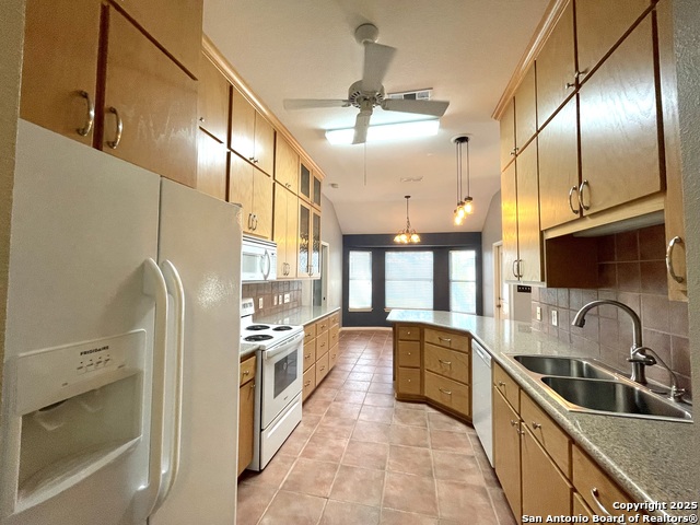 Image 9 of 23 For 211 Bonner  