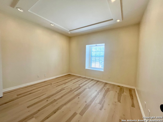 Image 19 of 24 For 7731 Broadway  A8