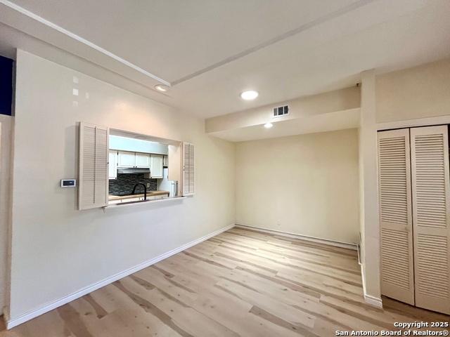 Image 9 of 24 For 7731 Broadway  A8