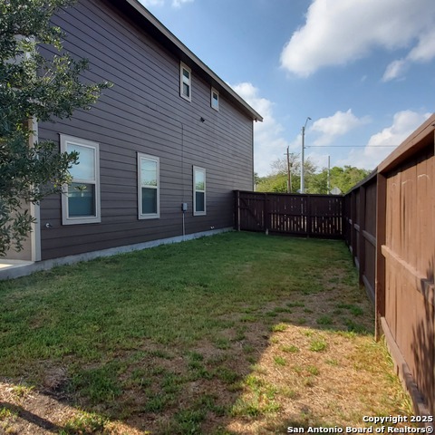 Image 28 of 29 For 7054 Lakeview  101
