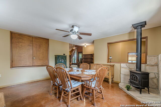 Listing photo id 8 for 560 Bluff Ridge