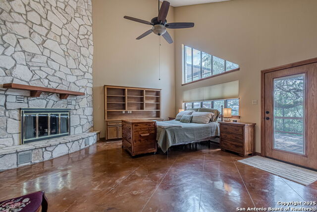 Listing photo id 13 for 560 Bluff Ridge