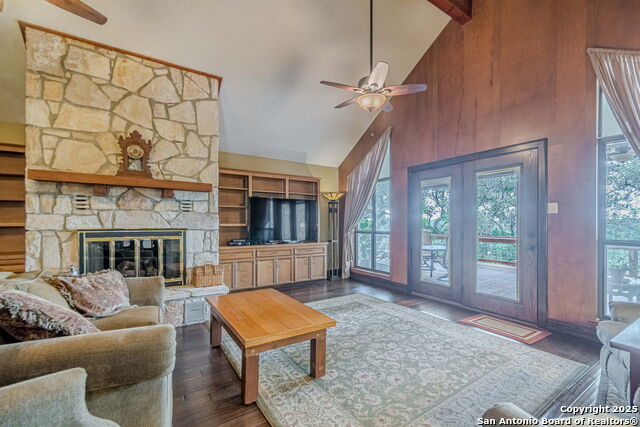 Listing photo id 15 for 560 Bluff Ridge