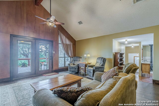 Listing photo id 16 for 560 Bluff Ridge