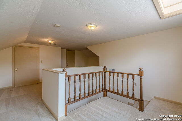 Listing photo id 18 for 560 Bluff Ridge