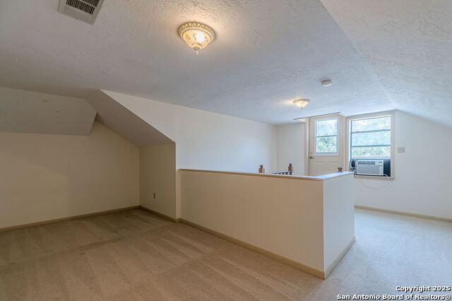 Listing photo id 19 for 560 Bluff Ridge