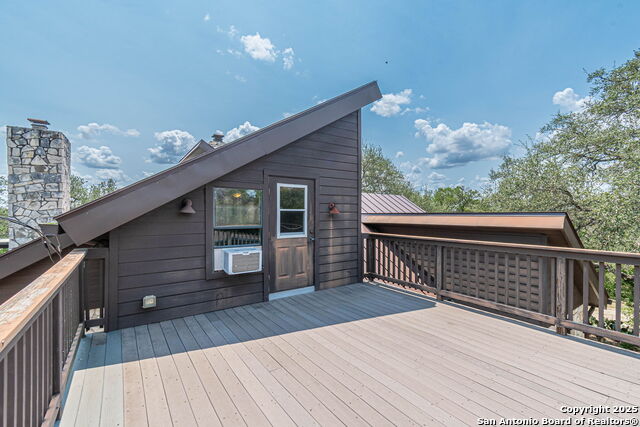 Listing photo id 21 for 560 Bluff Ridge