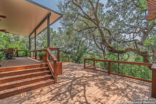Listing photo id 24 for 560 Bluff Ridge