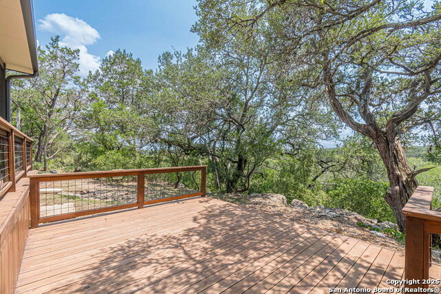 Listing photo id 26 for 560 Bluff Ridge