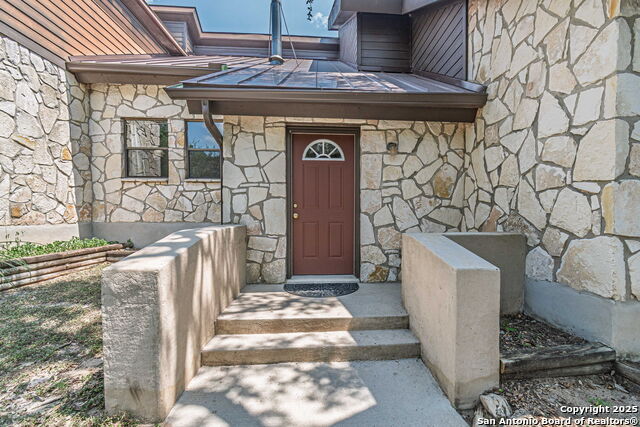 Listing photo id 1 for 560 Bluff Ridge