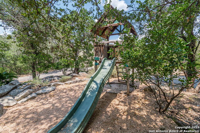 Listing photo id 31 for 560 Bluff Ridge