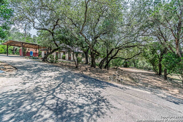 Listing photo id 32 for 560 Bluff Ridge