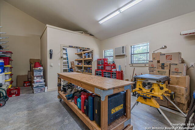 Listing photo id 33 for 560 Bluff Ridge