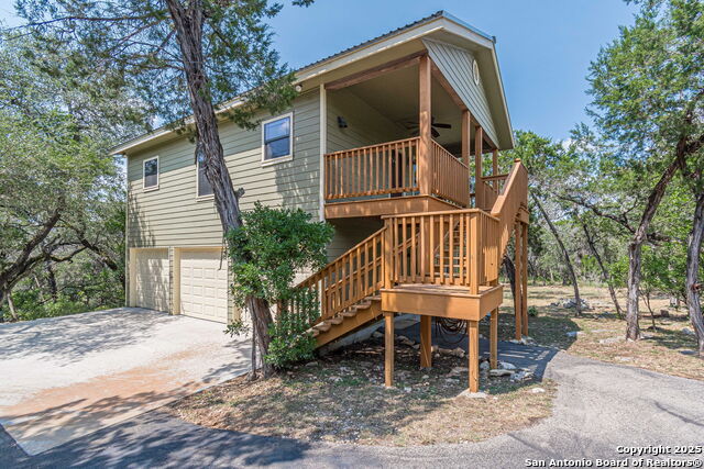 Listing photo id 35 for 560 Bluff Ridge