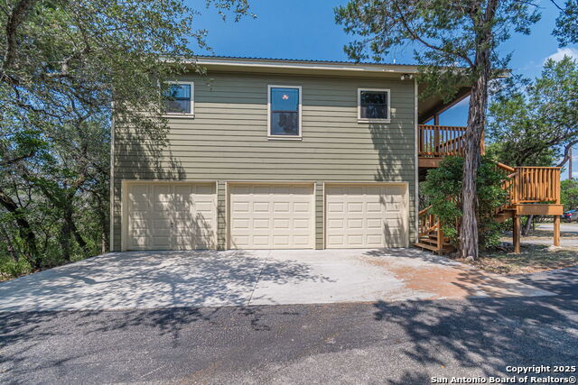 Listing photo id 43 for 560 Bluff Ridge