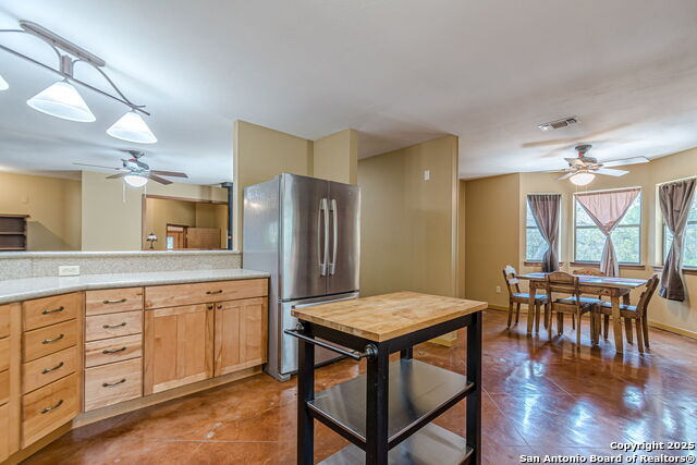 Listing photo id 5 for 560 Bluff Ridge