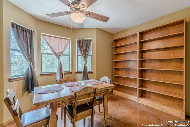 Listing photo id 6 for 560 Bluff Ridge