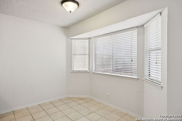 Image 11 of 31 For 10330 Country Bluff