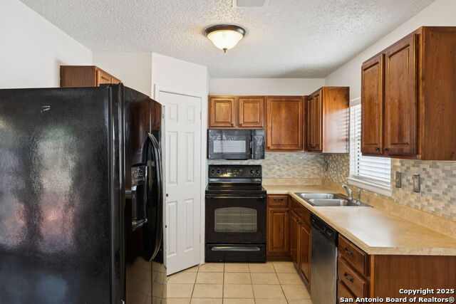 Image 12 of 31 For 10330 Country Bluff