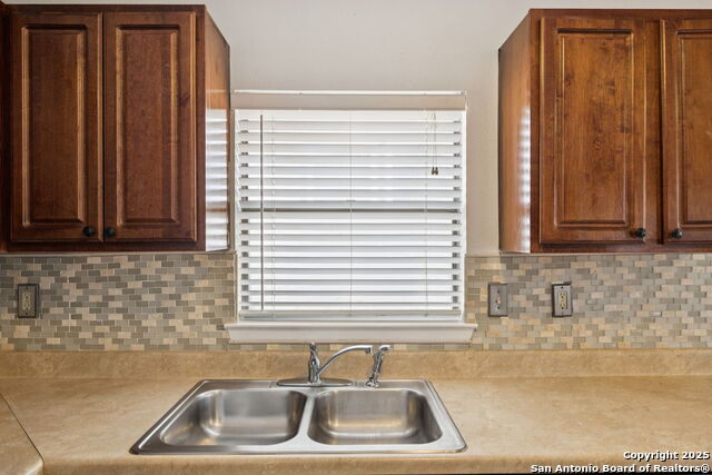 Image 14 of 31 For 10330 Country Bluff