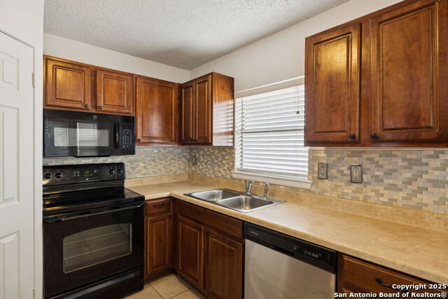 Image 15 of 31 For 10330 Country Bluff