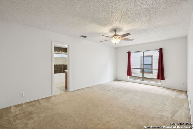 Image 16 of 31 For 10330 Country Bluff