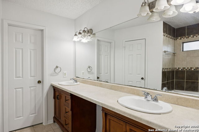 Image 18 of 31 For 10330 Country Bluff