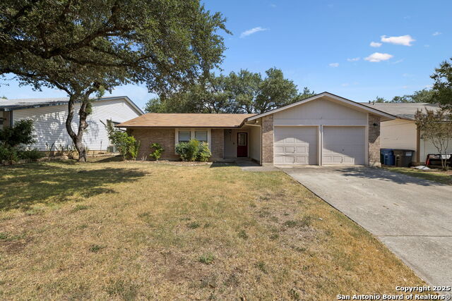 Image 2 of 31 For 10330 Country Bluff
