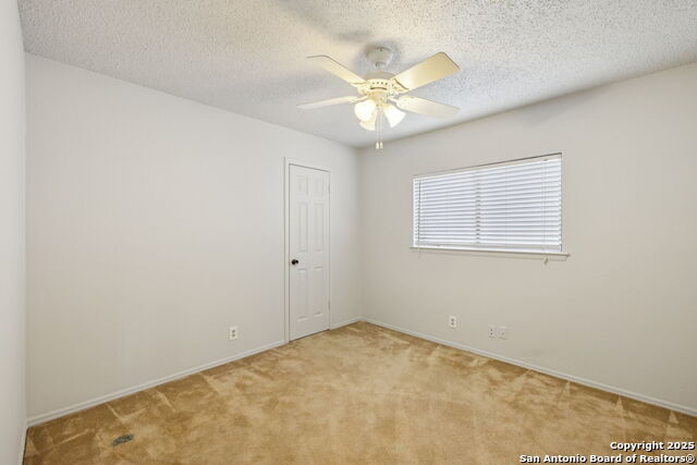 Image 21 of 31 For 10330 Country Bluff
