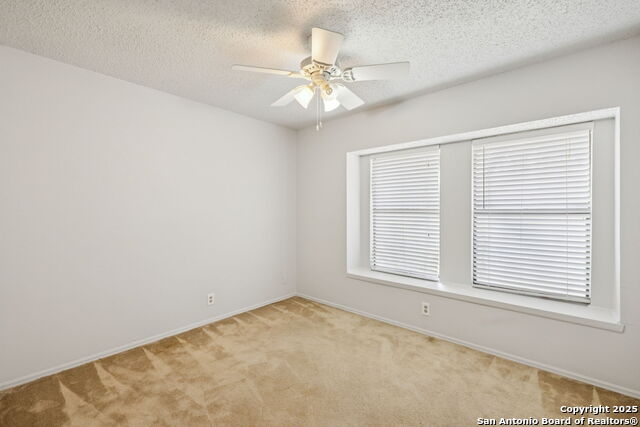 Image 22 of 31 For 10330 Country Bluff