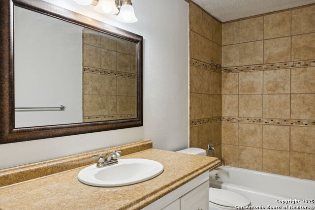 Image 23 of 31 For 10330 Country Bluff