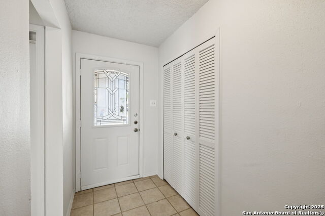 Image 3 of 31 For 10330 Country Bluff