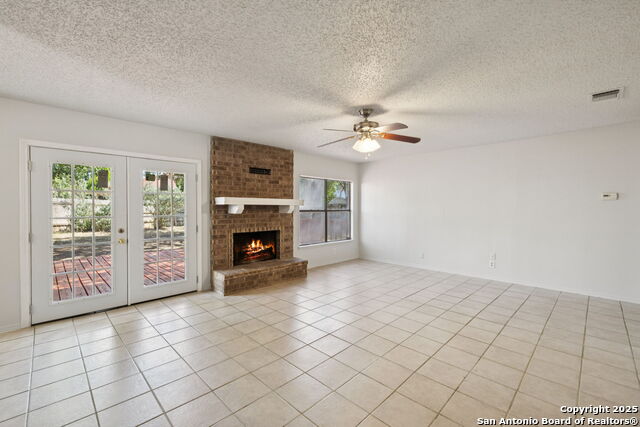 Image 4 of 31 For 10330 Country Bluff