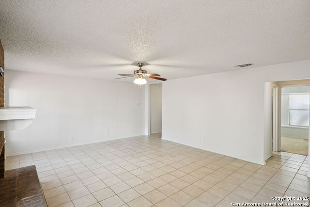 Image 8 of 31 For 10330 Country Bluff