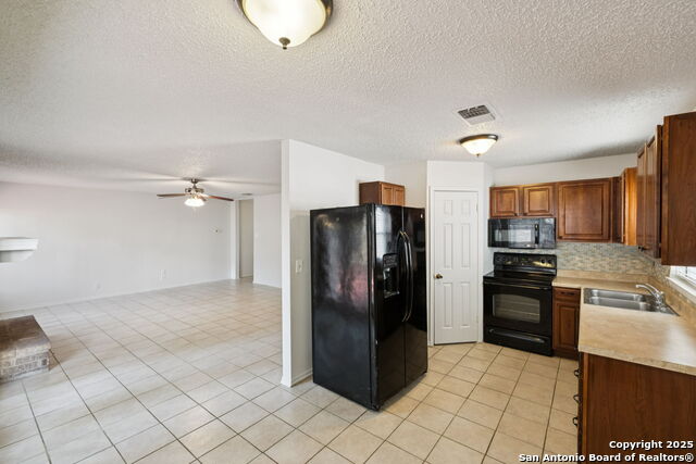 Image 9 of 31 For 10330 Country Bluff