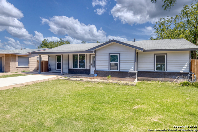 Details for 208 Sabinal W, Uvalde, TX 78801