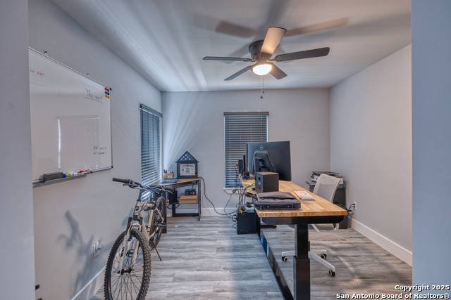 Listing photo id 8 for 208 Sabinal W