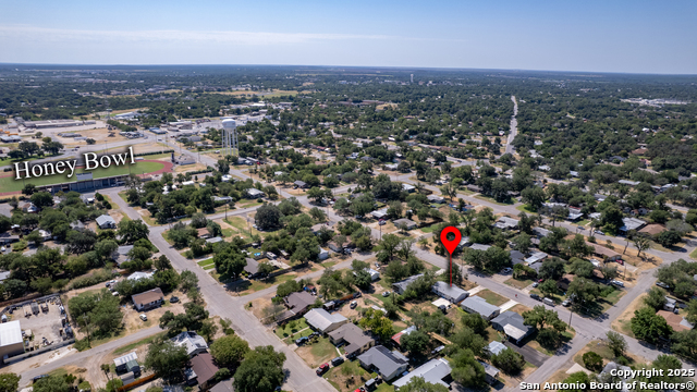 Listing photo id 19 for 208 Sabinal W