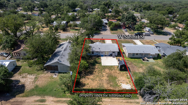 Listing photo id 20 for 208 Sabinal W