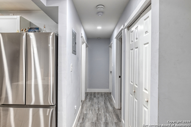 Listing photo id 6 for 208 Sabinal W
