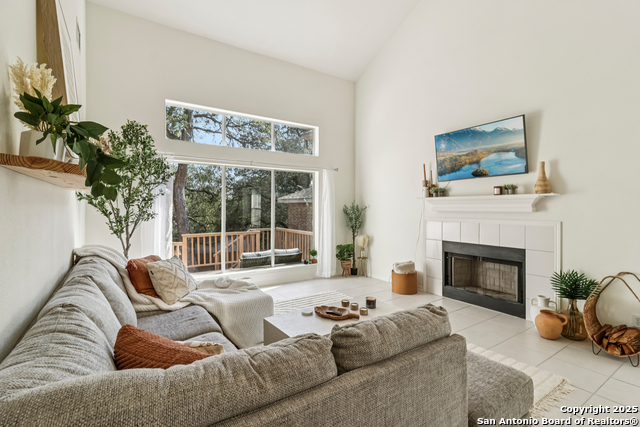 Image 5 of 40 For 13719 Chittim Woods