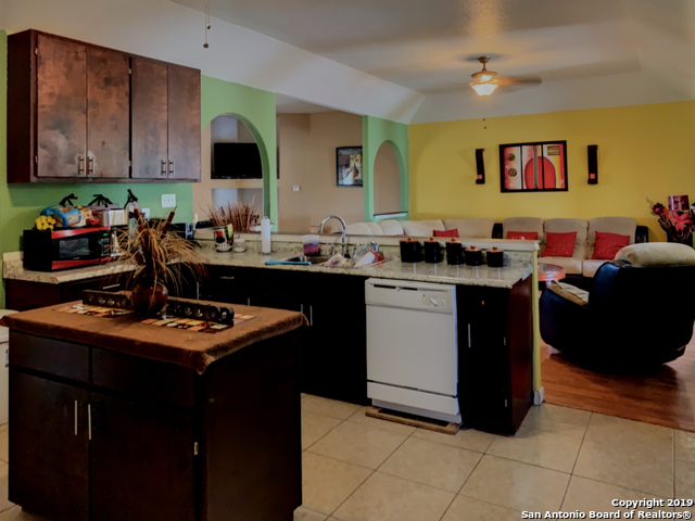 Listing photo id 2 for 6607 Fm 1346