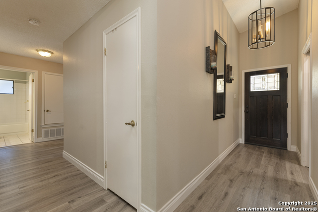 Image 6 of 33 For 7110 Mountain Grove