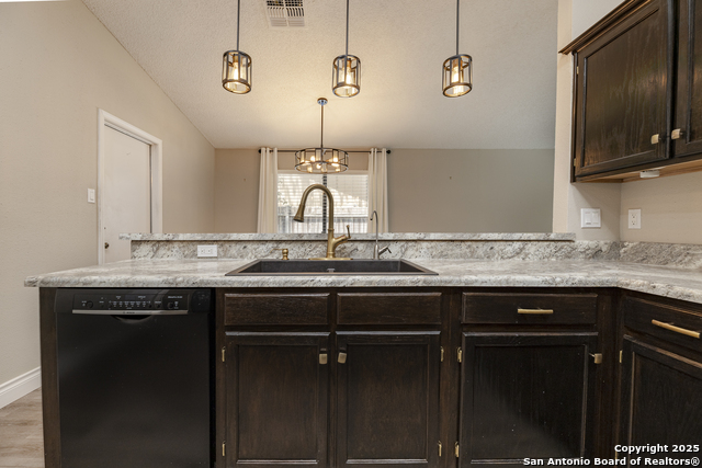 Image 8 of 33 For 7110 Mountain Grove